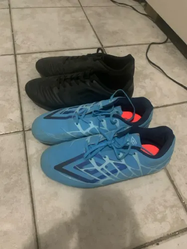 2 chuteiras umbro