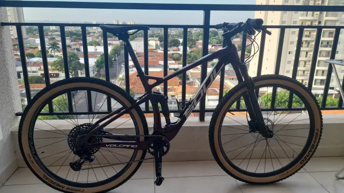 Bicicleta soul volcano , quadro carbono, suspensão Sid, grupo nx 12v, 2025 , tamanho M