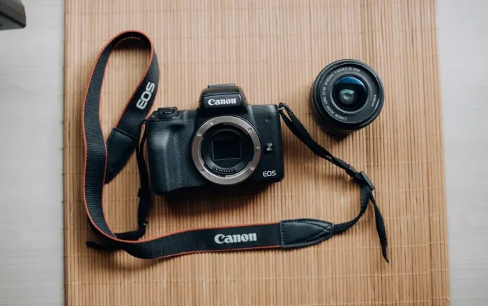 Câmera Canon M50 Mirrorless MII 4K - Wi-Fi, Bluetooth e Tela Articulada