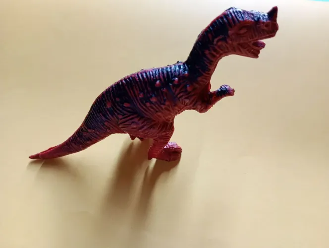 Miniatura Dinossauro Ceratossauro / T-Rex Vermelho e Preto - Brinquedo / Coleção