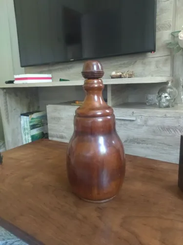 Garrafa de madeira antiga