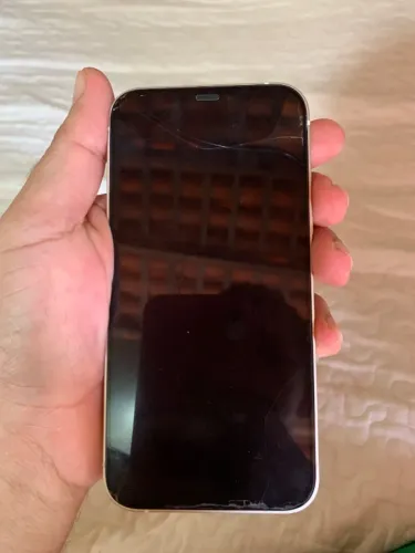 Vendo iPhone 12 em perfeito estado só tá um pouquinho rachado na frente mais é película