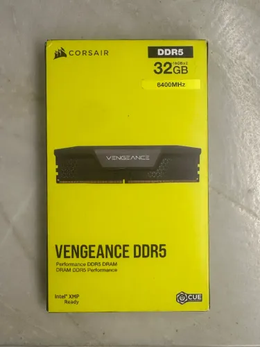 Mémorias Corsair 32GB DDR5 Vegeance 6400MHZ (Lacrada)