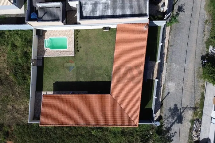 Casa a venda, com Piscina e Churrasqueira em Rio Bonito/RJ