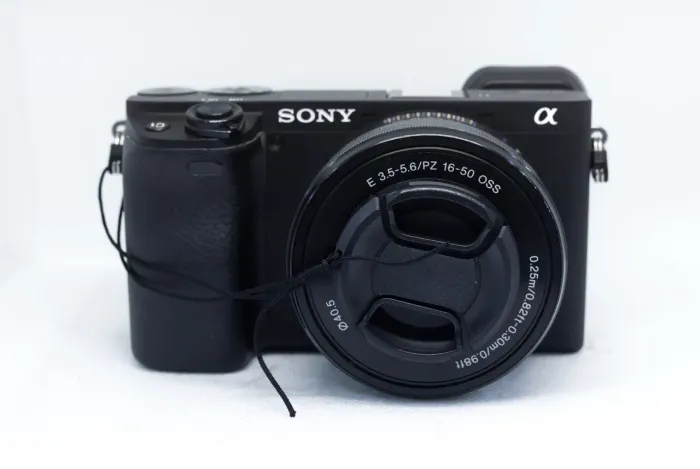 Câmera Sony a6400 com 16-50mm f/3.5-5.6 - Kit - Seminovo