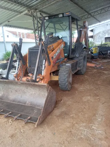 RETROESCAVADEIRA CASE 580M 4x4