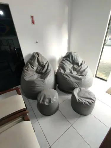 2 Puffs Pera Grande 1,4m x 1m com 2 Apoios de Pés 0,4m x 0,3m