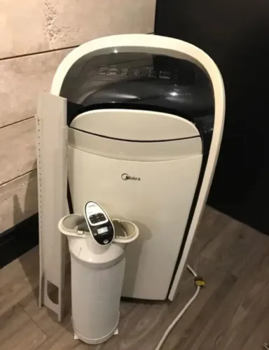 Ar condicionado Midea portátil em perfeito estado de Conservação 