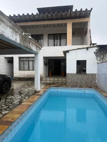 CASA COM PISCINA NO MAGALI 