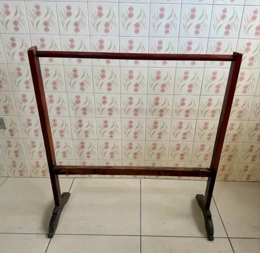Suporte para calças em madeira