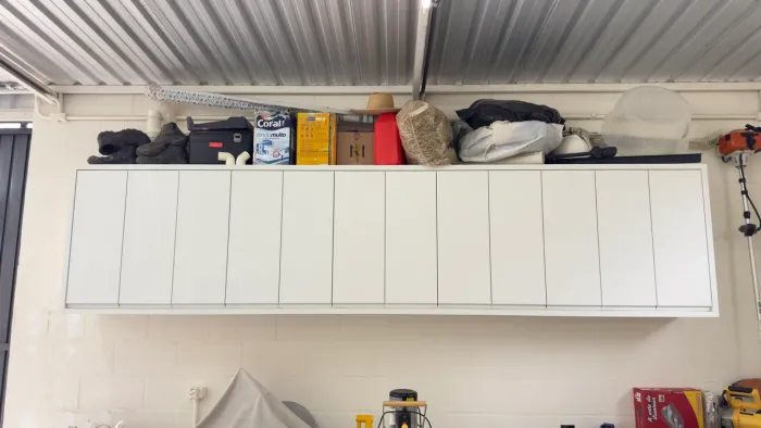 Armário Aéreo Sob Medida em MDF Branco - Grande, Moderno e Bem Conservado