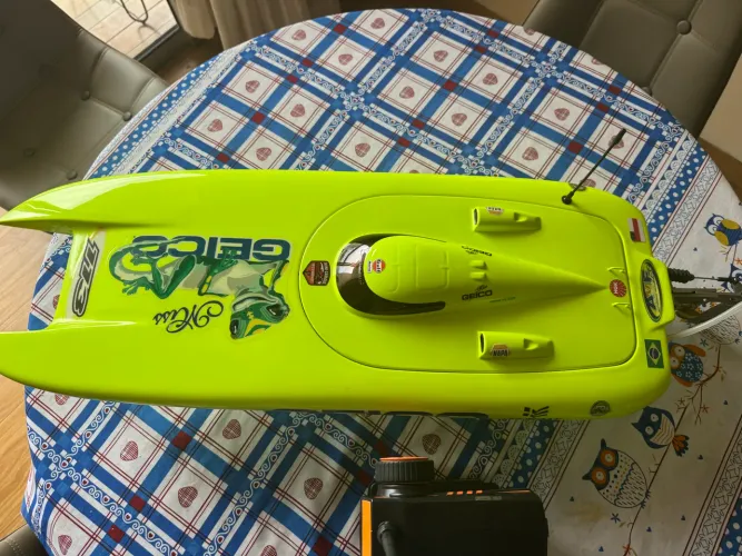 Lancha RC - Miss Geico