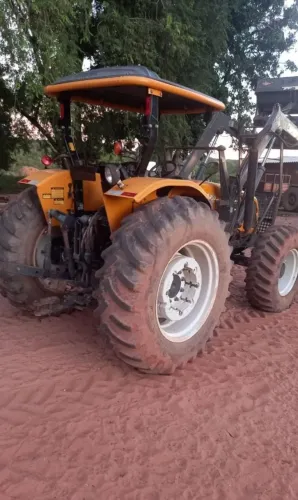 Trator Valtra A950