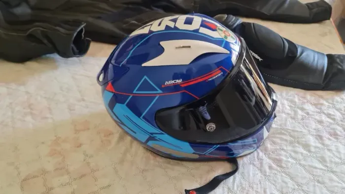 CAPACETE MOTOCICLISTA - LS 2- HIBRIDO- CARBONO E FIBRA. TAMANHO 62