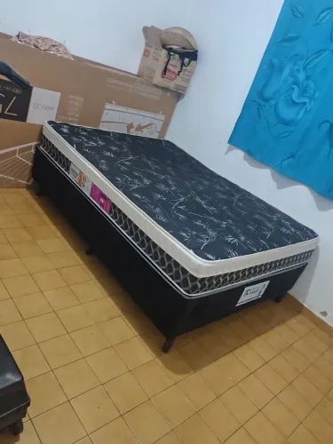 Vendo cama box casal em perfeito estado entrego grátis 