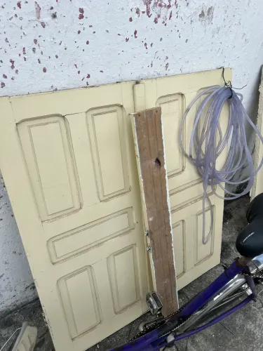 PARA VENDER RÁPIDO PORTA E 2 JANELAS COMPLETAS!!!