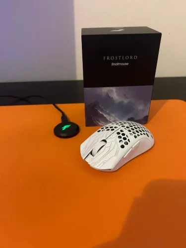 Finalmouse Frostlord Médium (Na garantia de 2 anos)