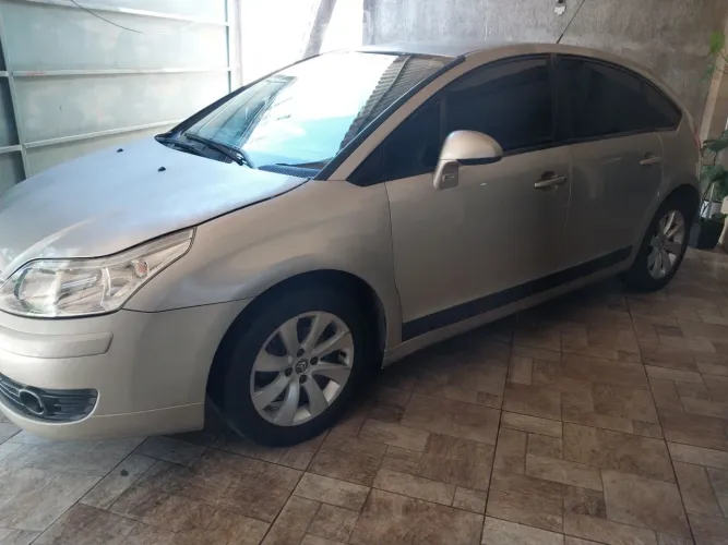 Citroen C4 GLX 2.0 Flex 16V 5P Mec. 2010