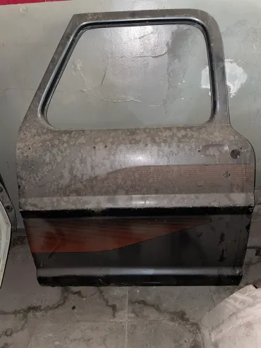 Porta da F1000 lado esquerdo ?motorista?