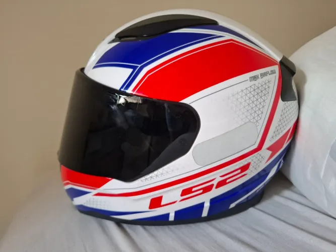 Capacete da LS2 semi novo.original nr 58 bem alcochoado . Entrego act crt n