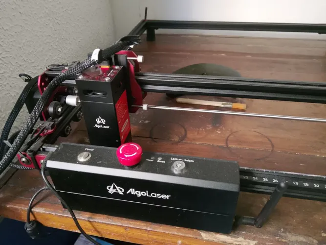 Máquina de corte e gravações a Laser