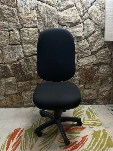 Cadeira de Escritório Executiva Giratória Preta - R$ 110