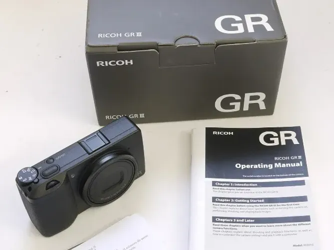 Ricoh GR III como nova com 1600 clicks
