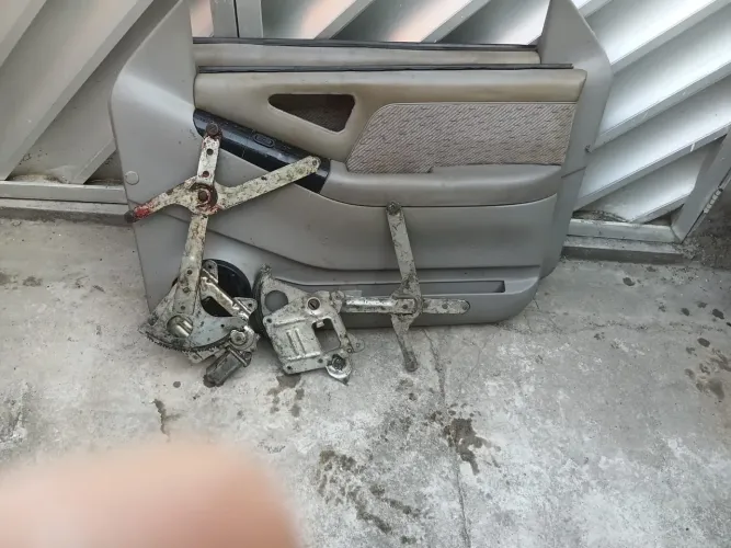 Forro de porta da S10 com sistema de levantador de vidro