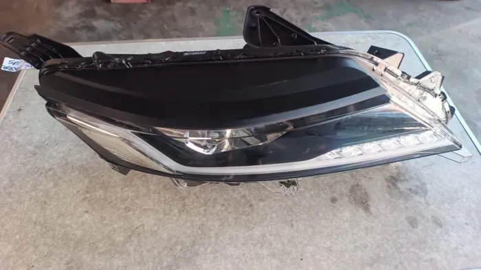 Farol Pajero 2024 Lado Direito