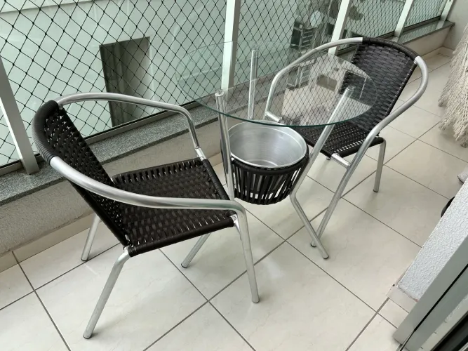 Mesa e 2 cadeiras varanda