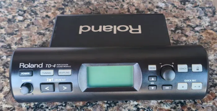 Módulo Roland TD 4 + multicabo + CLAMP e suporte