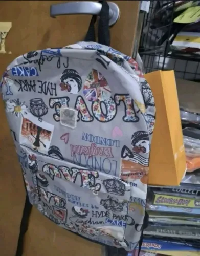 mochila estilosa estampada tam grande