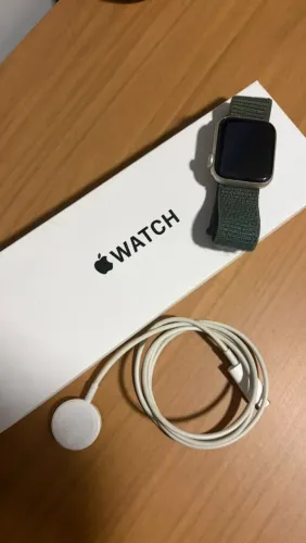 Apple Watch SE GPS + caixa estelar de alumínio - 40mm+pulseira esportiva
