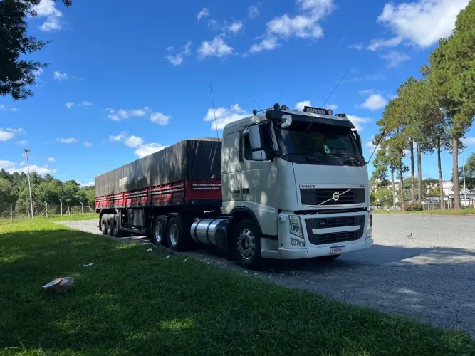 VENDO CAMINHÃO VOLVO FH 440