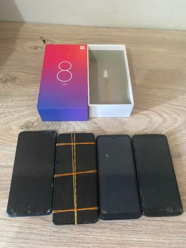 Retirada de peças de celular