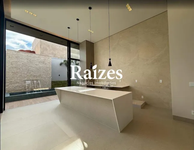 Casa térrea com 4 suítes e lazer completo no Alphaville 2 em Uberlândia