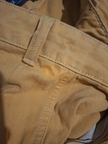 Calça no tom amarelo (leia o anúncio)