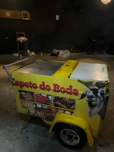 Carrinho de espeto de fibra com churrasqueira