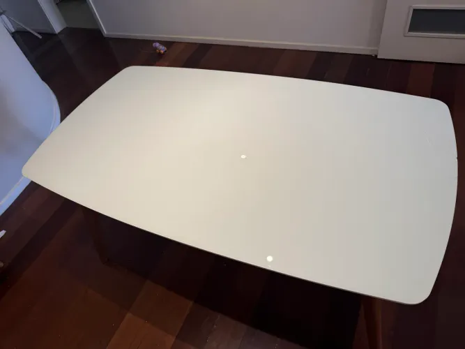 Mesa de jantar 6 lugares. Base de madeira. Para reformar