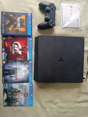 PS4 slim + controle + 4 jogos