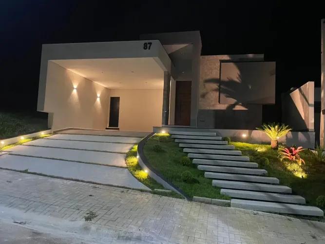 Casa à Venda em Condomínio Fechado  Santa Mônica, Caçapava