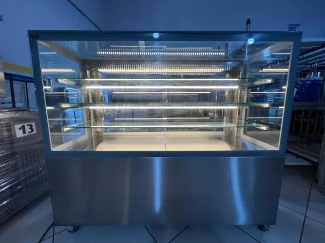 Vitrine refrigerada balcao, para tortas e bolos, Vidro reto, Ar Forçado, Direto da fábrica