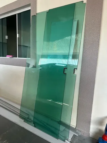 Vendo porta e janela de vidro 