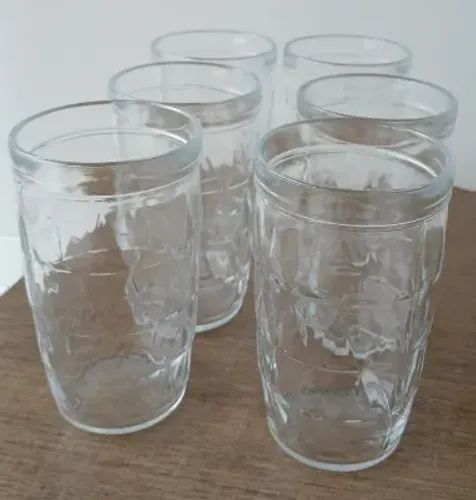 Copos diversos, canecas e pratos de Vidros