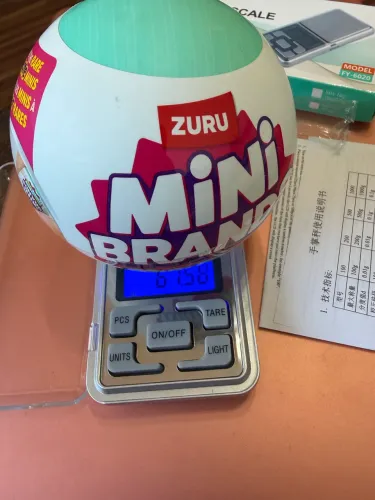 Mini brands Geladeirinha bolas leves