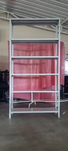 Estante de aço