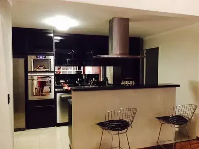 Imóvel para aluguel possui 172 metros quadrados com 4 quartos em Tamboré - Santana de Parn