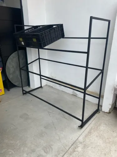Suporte para caixas de hortifruti.