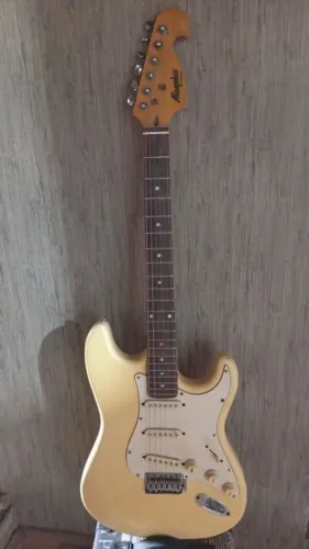 Guitarra caixa e cabo barato pra vender logo funcionando