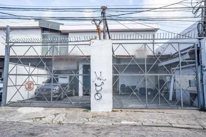 Galpão na Rua Albertina Vieira da Silva Gordo, 457 2500 m²